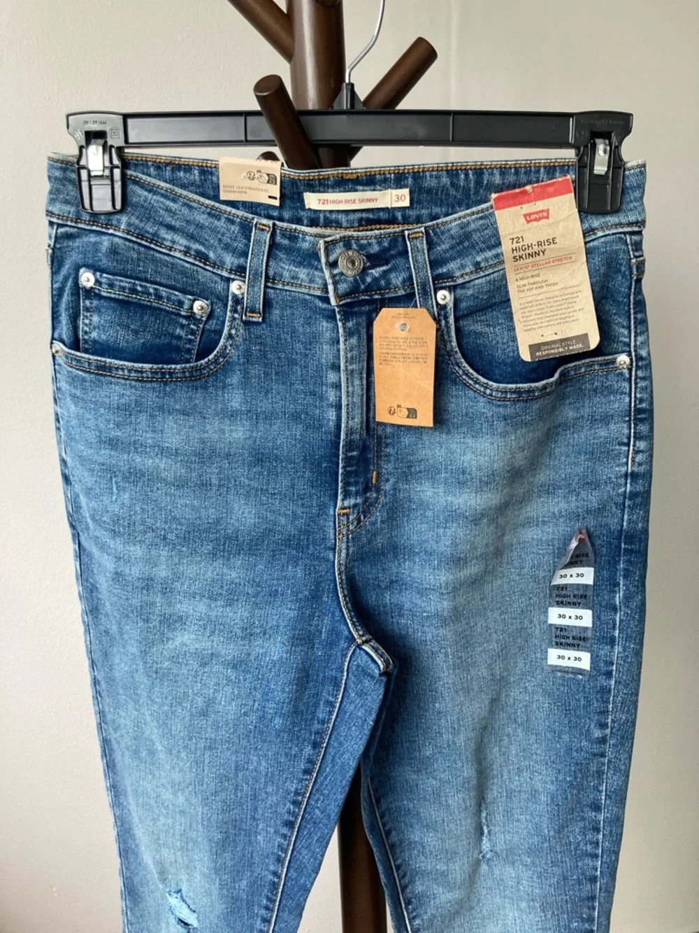 Levi’s 721 high rise skinny jean distressed raw hem stretch 30 X 30